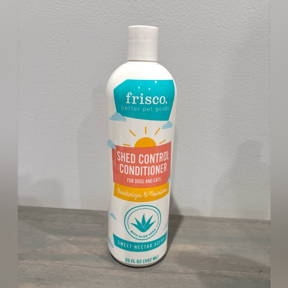 Frisco Dog & Cat Pet Shed Control Shampoo W/ Aloe Vera Sweet Nectar Scent 20 Oz